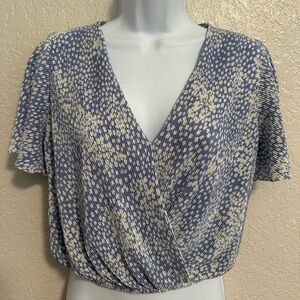 ASTR Blue and White Women's flutter sleeve top | Size S